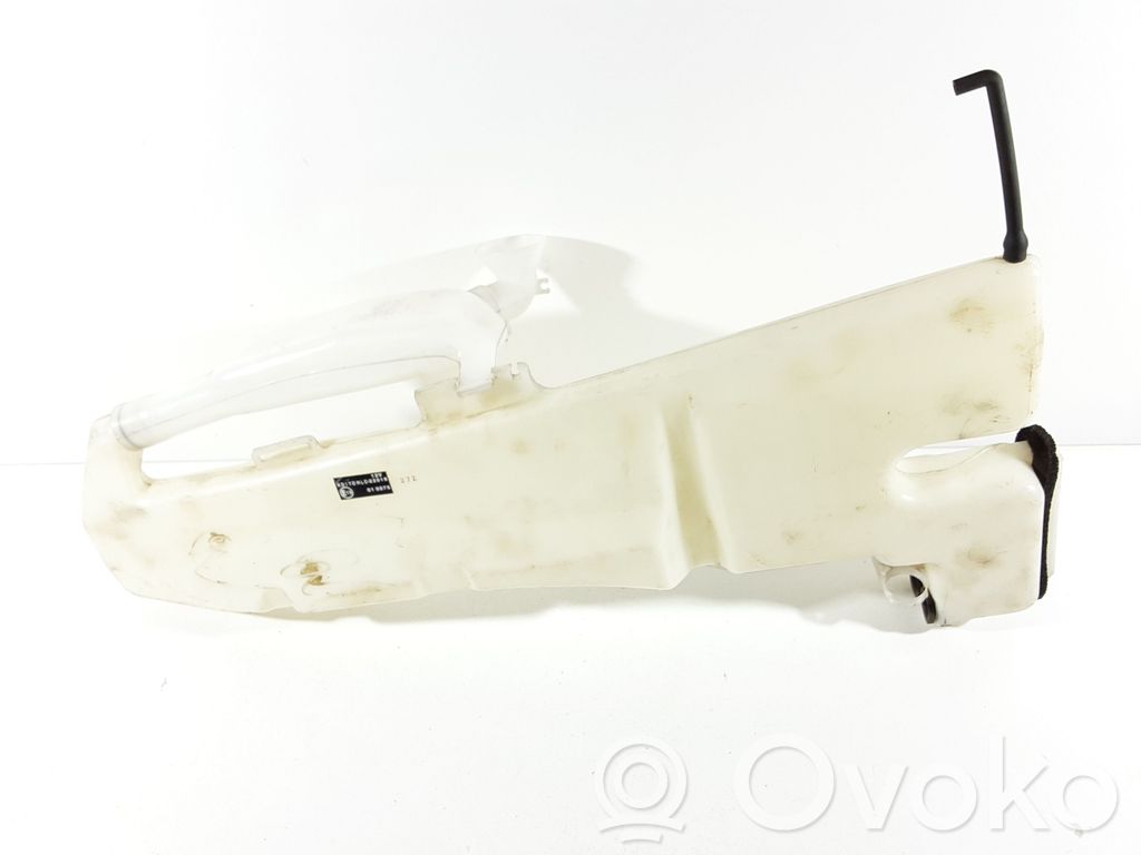 Honda CR-V Windshield washer fluid reservoir/tank 