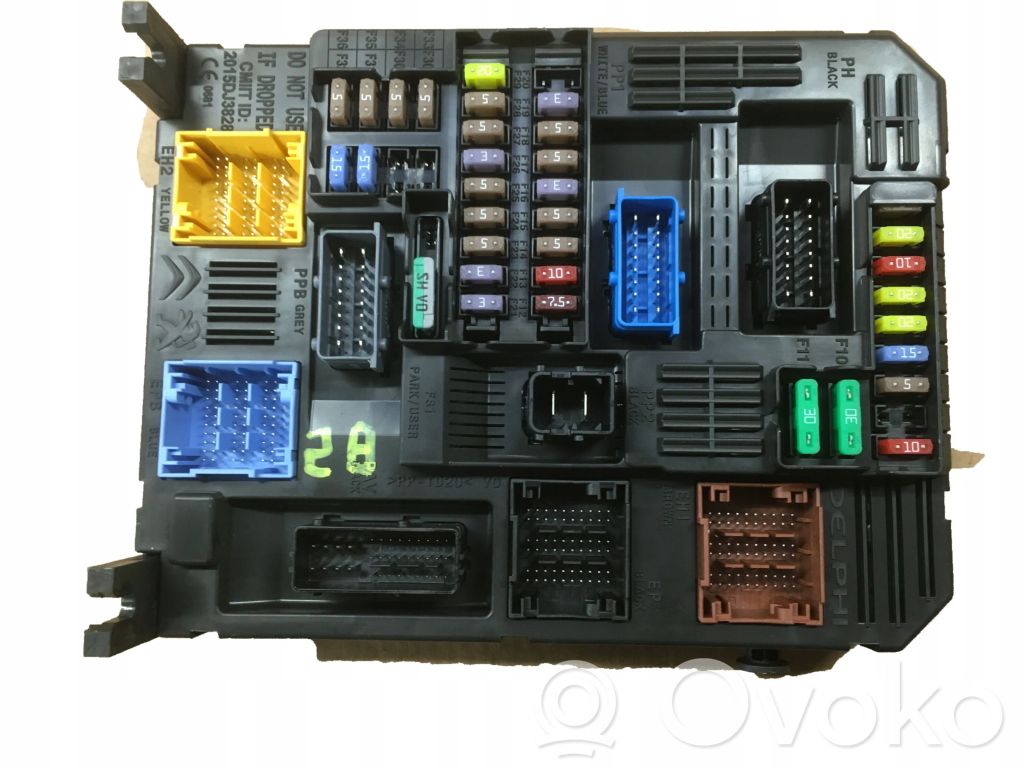 Peugeot 5008 II Fuse module 