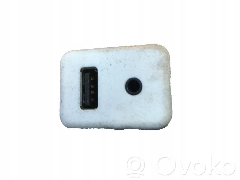 Cadillac SRX USB socket connector 