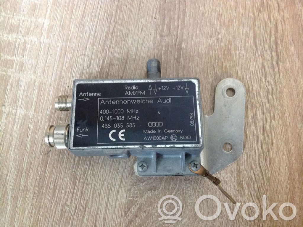 Audi A8 S8 D2 4D Aerial antenna amplifier 