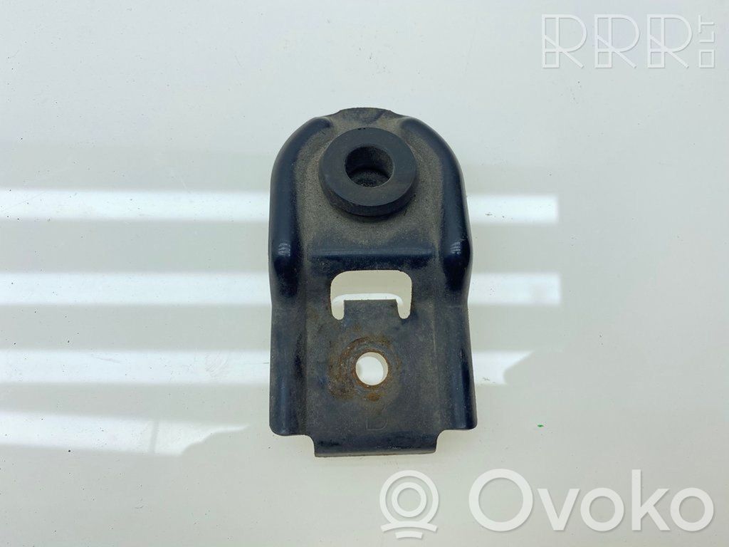 Subaru Outback Radiator mount bracket 