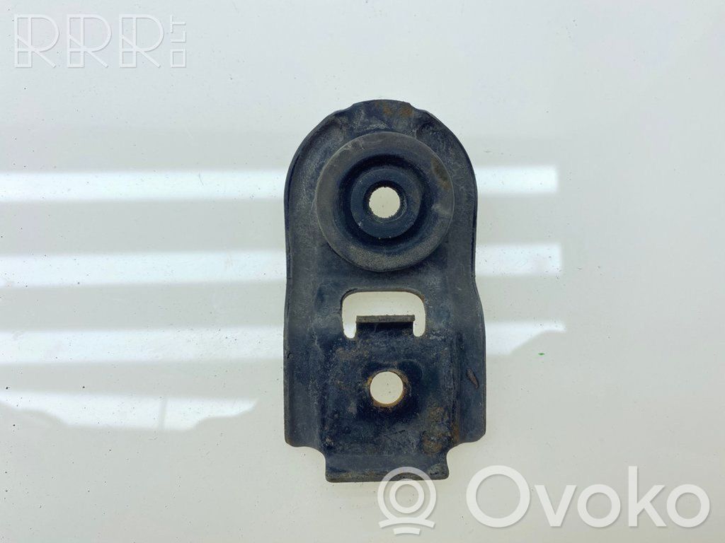 Subaru Legacy Radiator mount bracket 