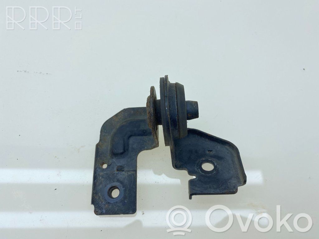 Subaru Outback Radiator mount bracket 