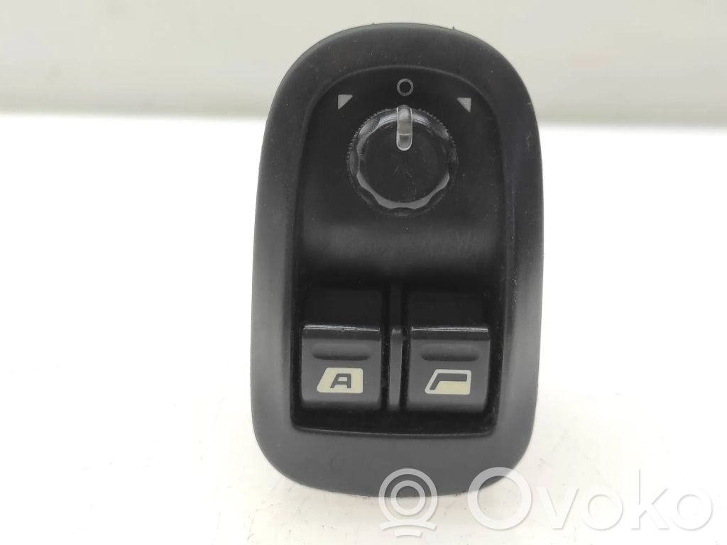 Peugeot 206 Electric window control switch 
