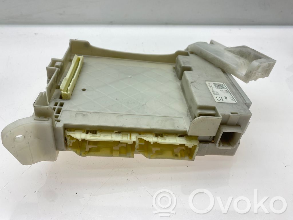 Toyota Prius+ (ZVW40) Ramka / Moduł bezpieczników 