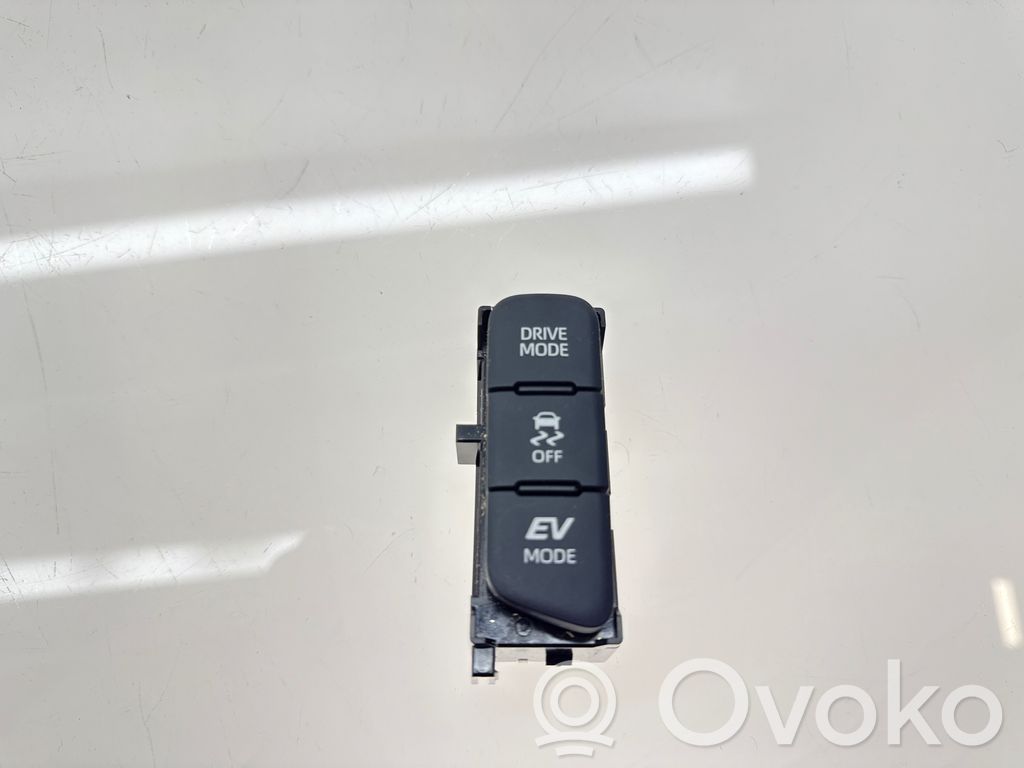 Toyota Yaris Cross ESP (stability program) switch 