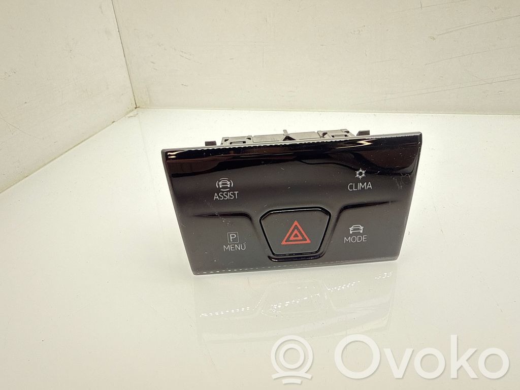 Volkswagen Golf VIII Un conjunto de interruptores 