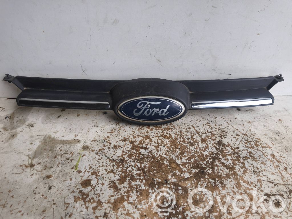 Ford Focus Front bumper upper radiator grill 