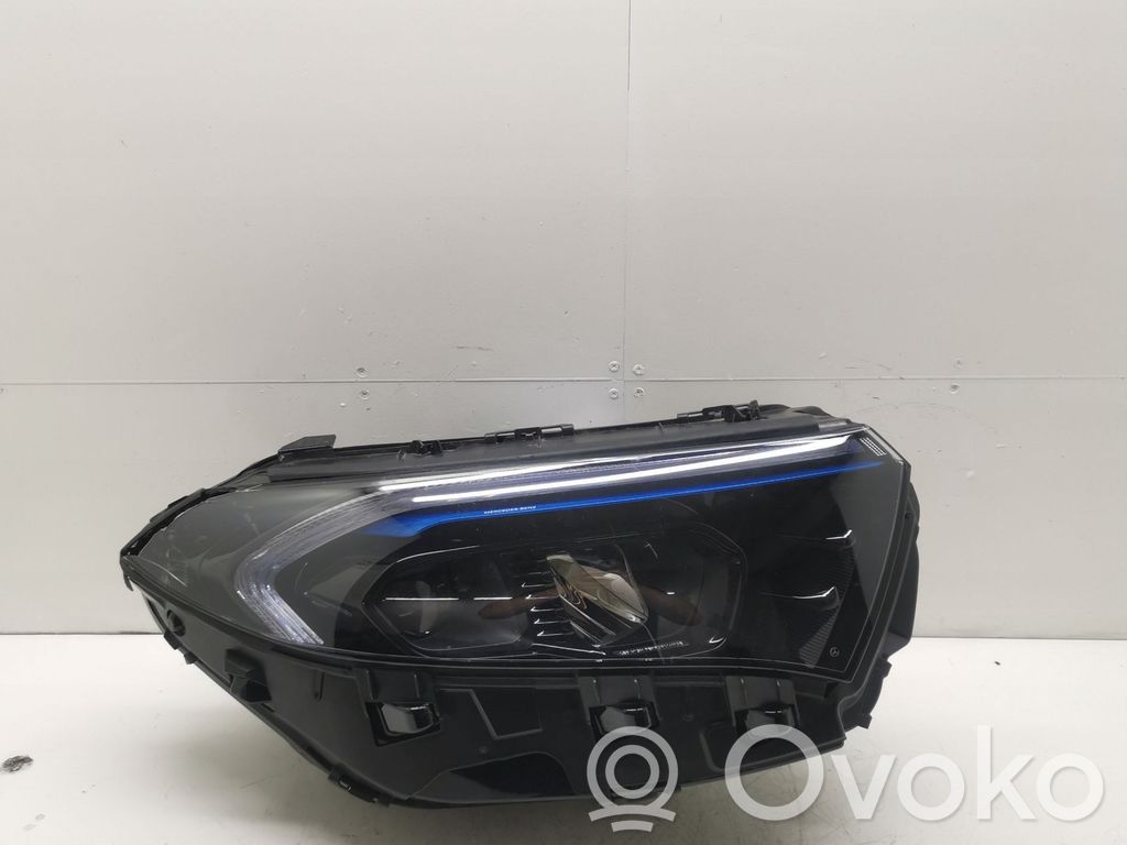Mercedes-Benz EQA Scheinwerfer 