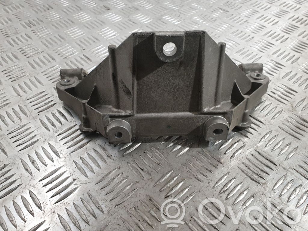 BMW X5 E70 Engine mounting bracket 