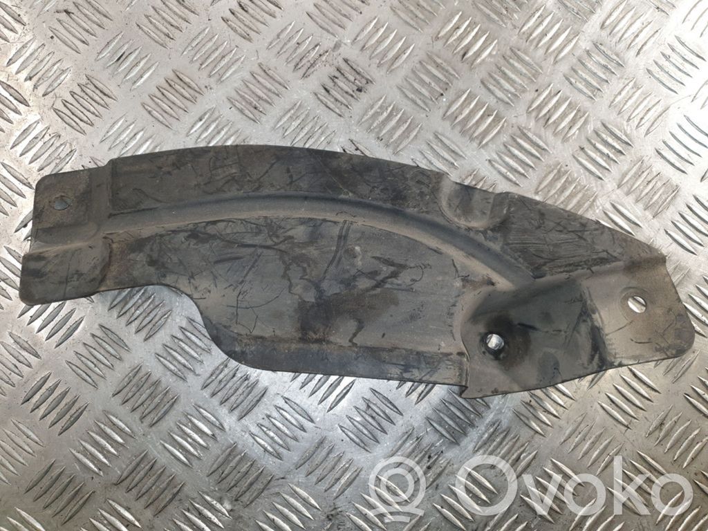 BMW 3 E90 E91 Kita dugno detalė 