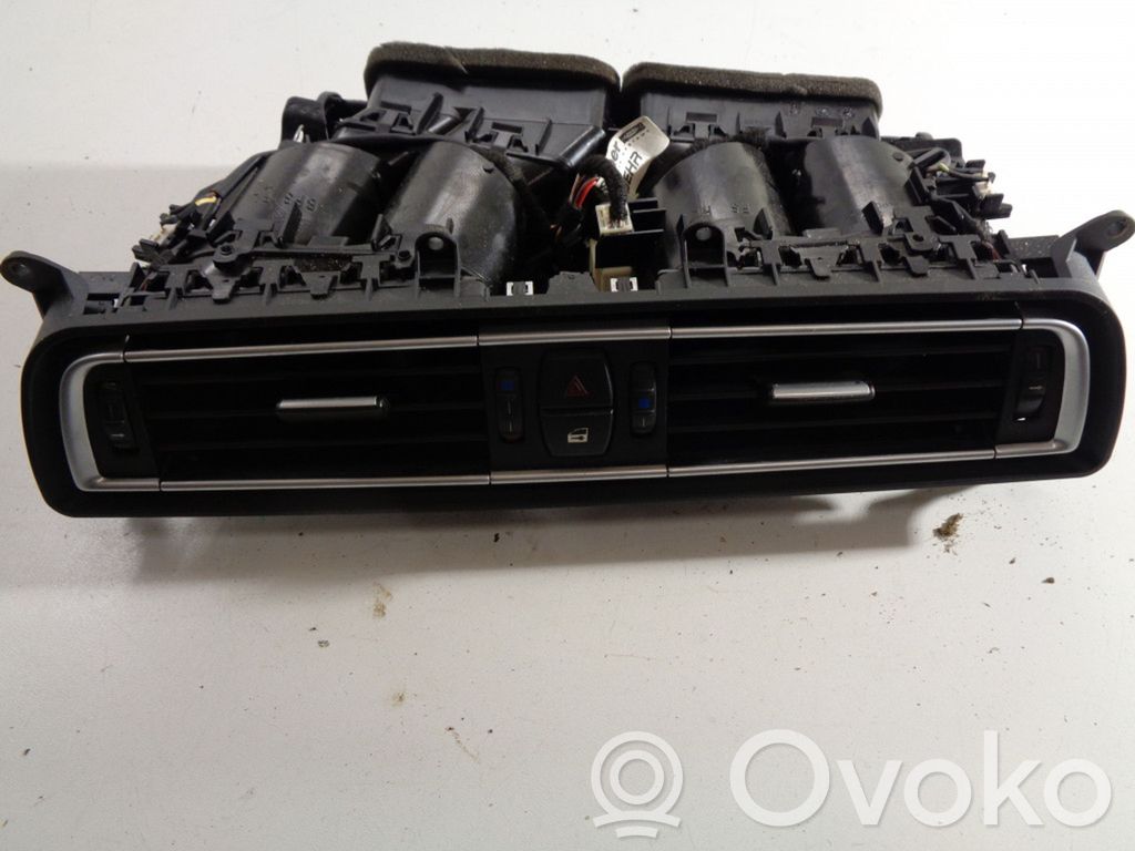 BMW 7 F01 F02 F03 F04 Kojelaudan keskiosan tuuletussuuttimen ritilä 