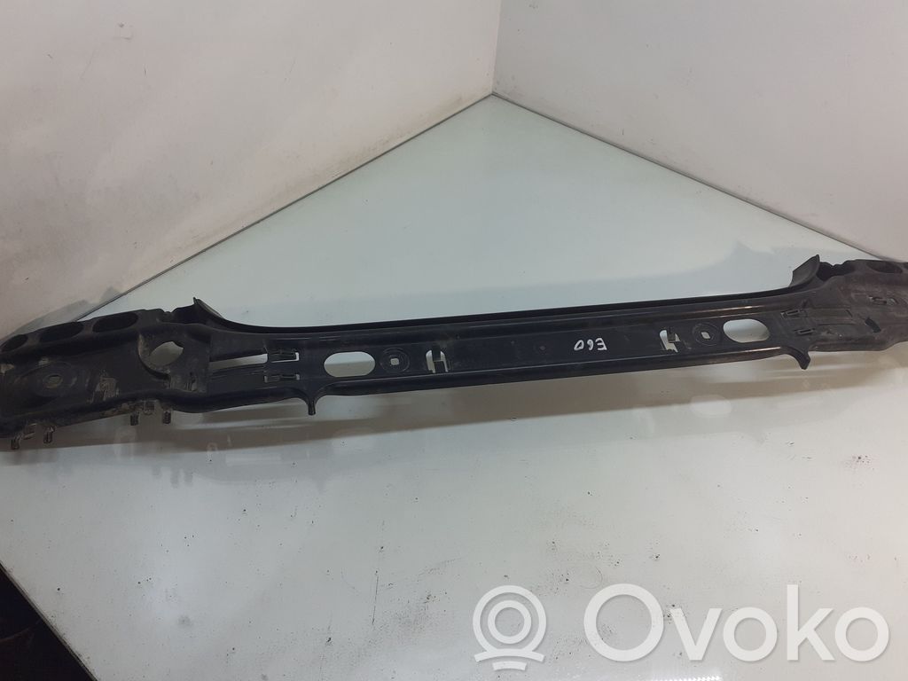BMW 5 E60 E61 Galinis laikiklis bamperio 