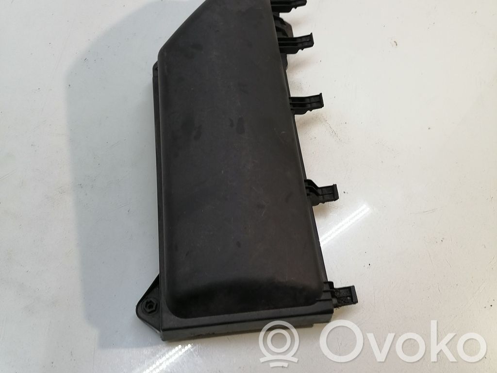 BMW 5 E60 E61 Oro mikrofiltro dangtelis 