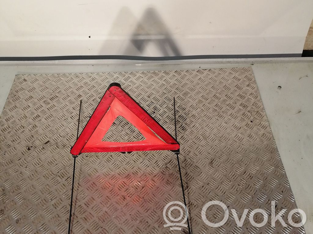 BMW 1 E81 E87 Emergency warning sign 