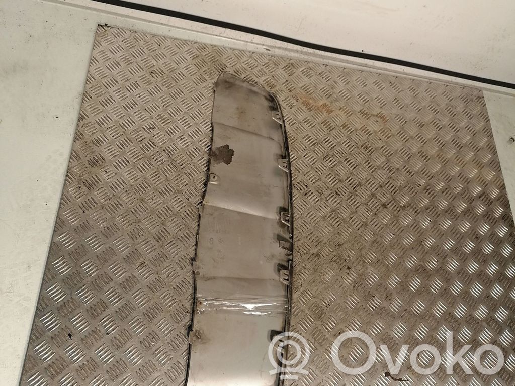 BMW X5 E70 Apakšējā bampera daļa (lūpa) 