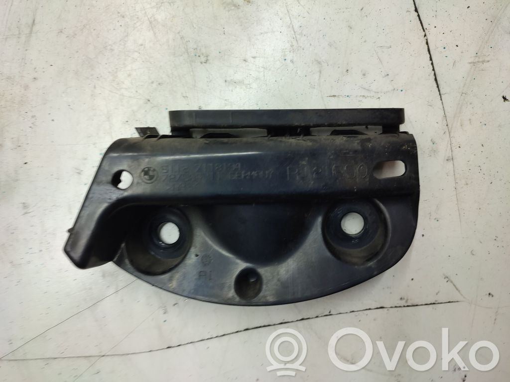 Rear bumper mounting bracket   7118194