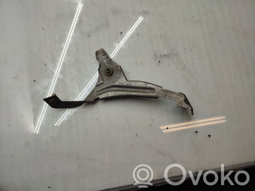 BMW 5 E60 E61 Fender mounting bracket 