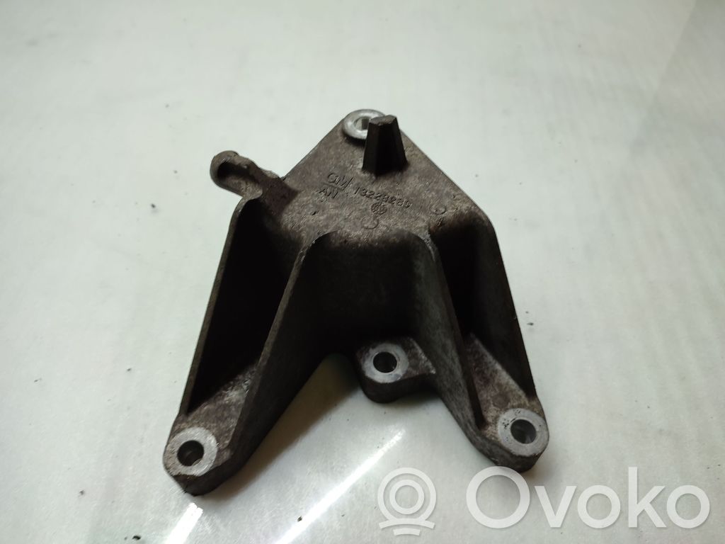 Opel Insignia A Engine mounting bracket 