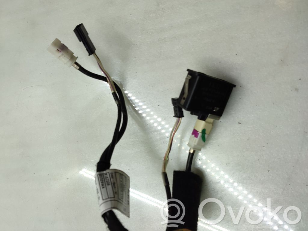 BMW 5 F10 F11 AUX in-socket connector 