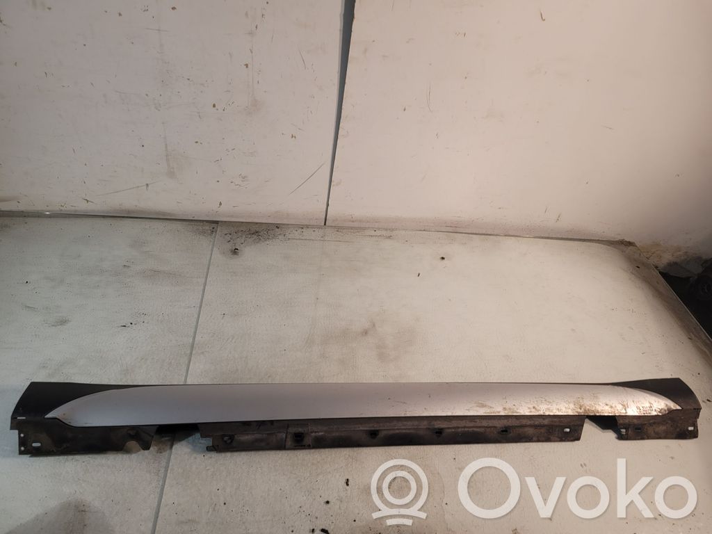BMW X1 E84 Sill 