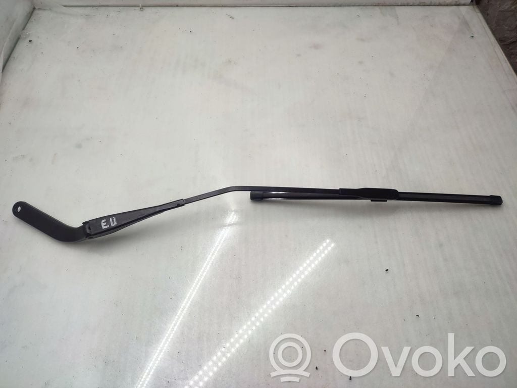 BMW X1 E84 Front wiper blade arm 
