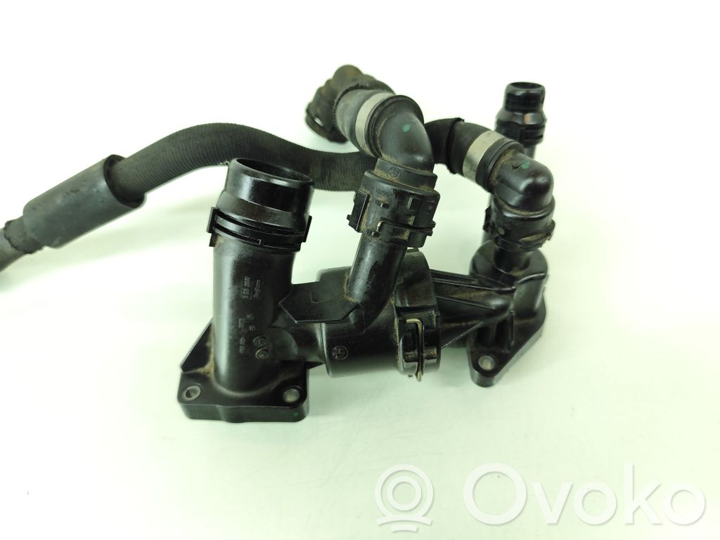 BMW 5 G30 G31 G38 Termostaatin kotelo 
