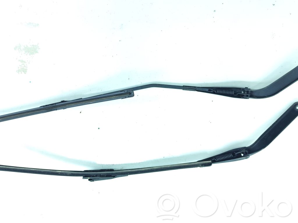 BMW X1 E84 Front wiper blade arm 