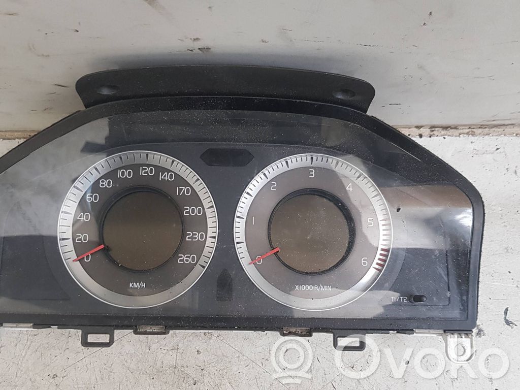 Volvo XC70 Speedometer (instrument cluster) 