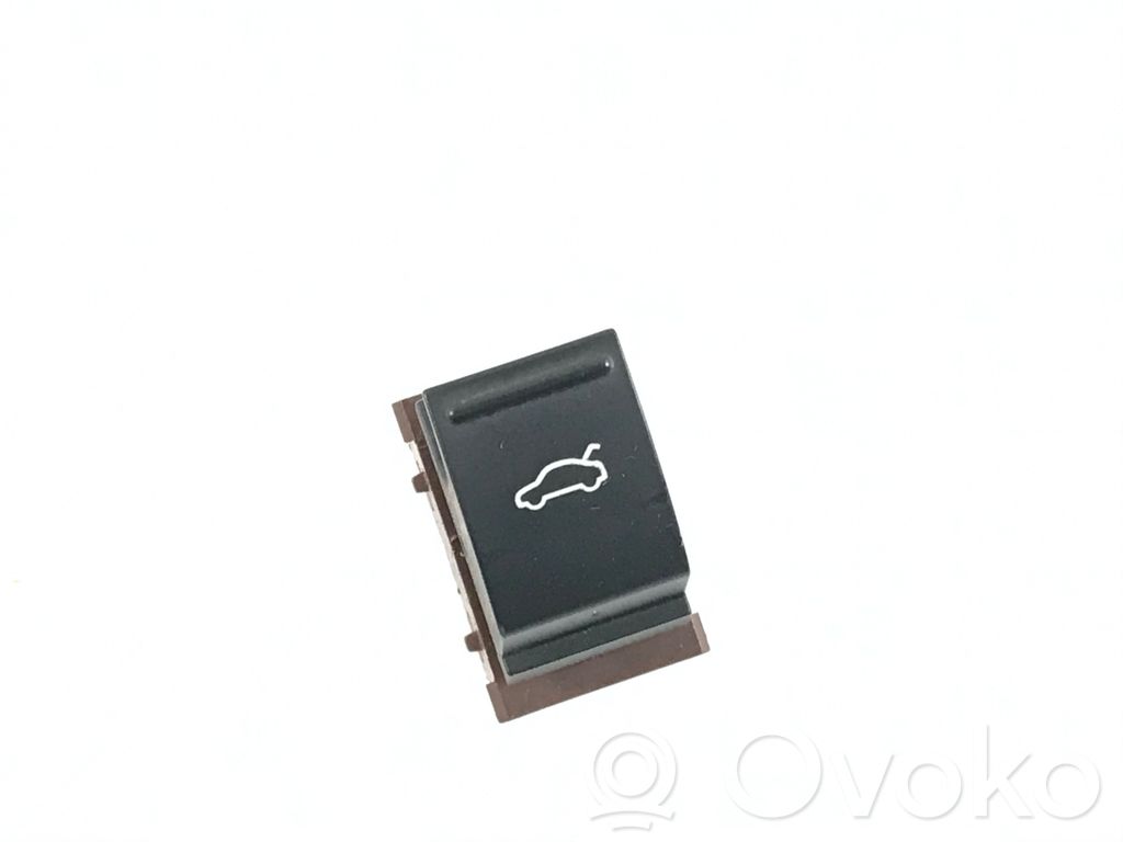 Volkswagen PASSAT B7 Tailgate opening switch 