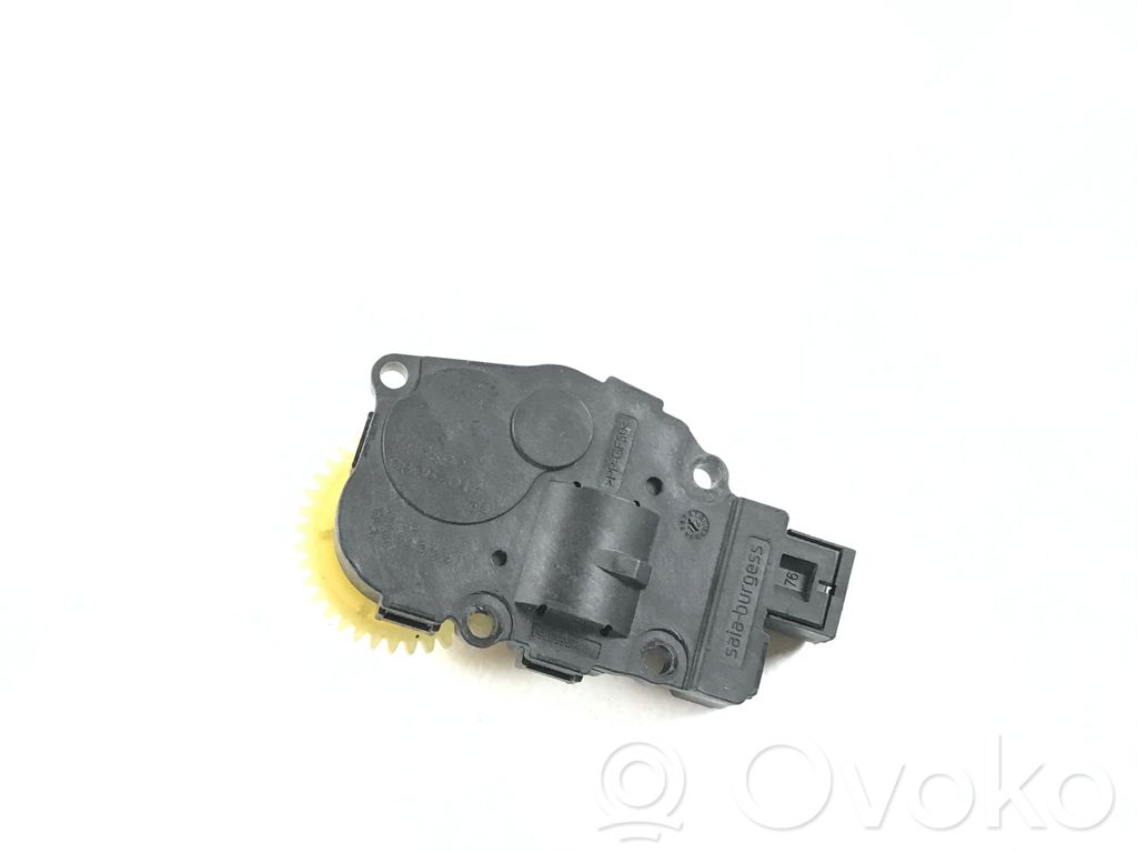 Audi A5 8T 8F Silniczek nagrzewnicy 