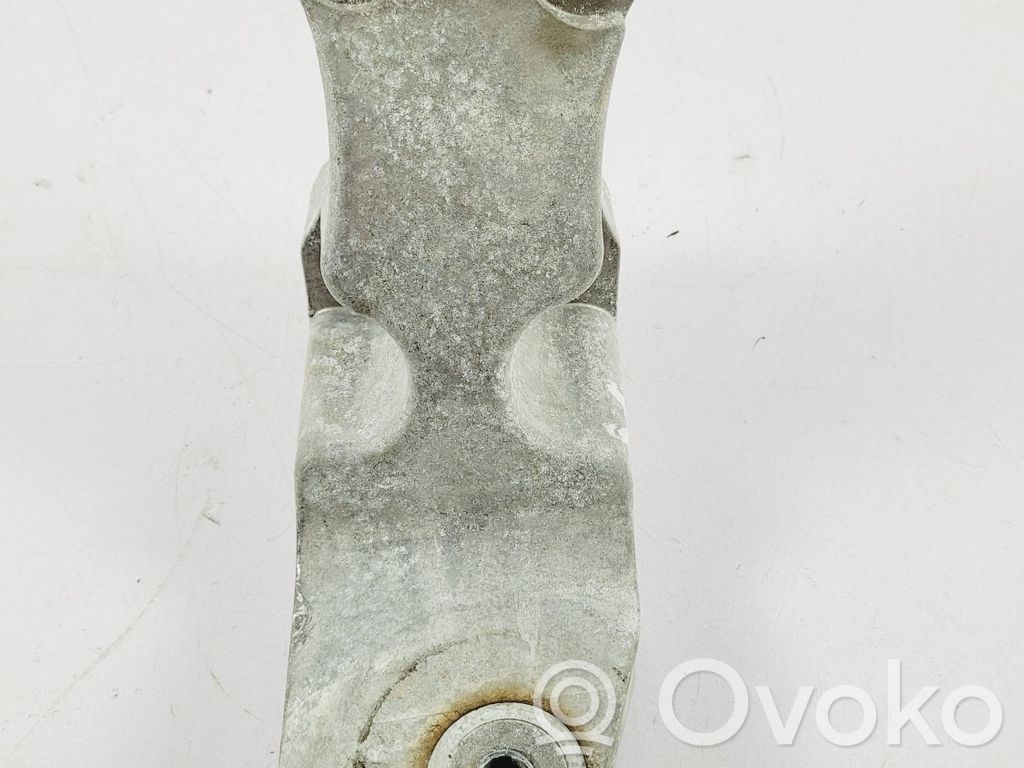 Ford Mustang VI Engine mounting bracket 