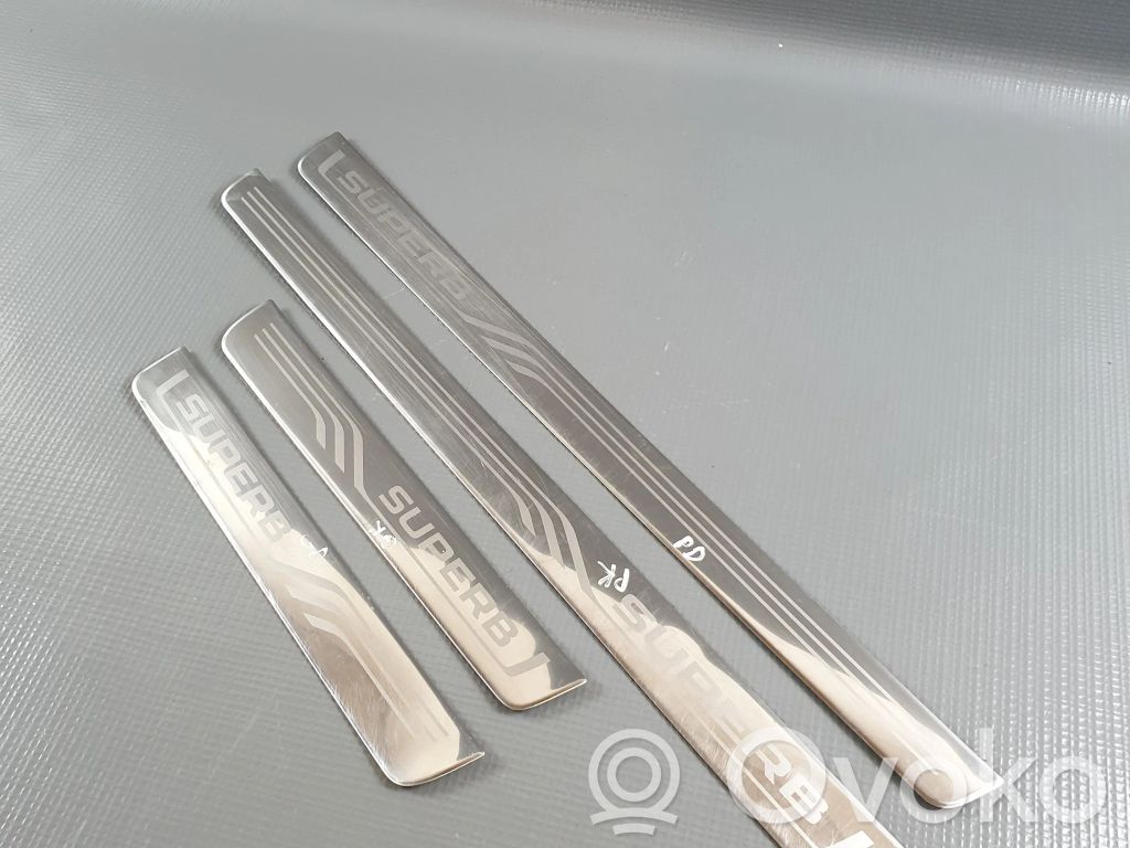 Skoda Superb B8 (3V) Set apărători prag (interioare) 