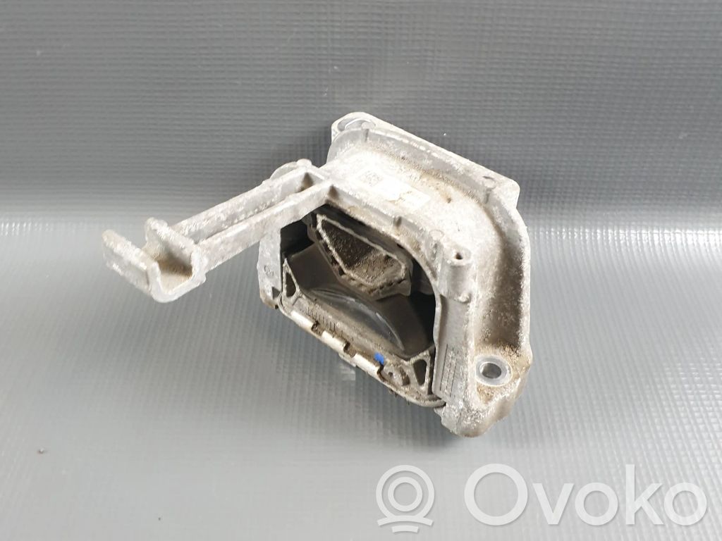 Volkswagen Golf VII Engine mount bracket 