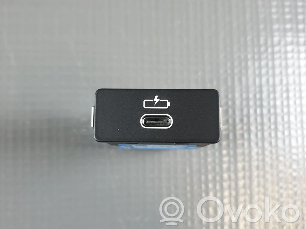 BMW i4 USB socket connector 