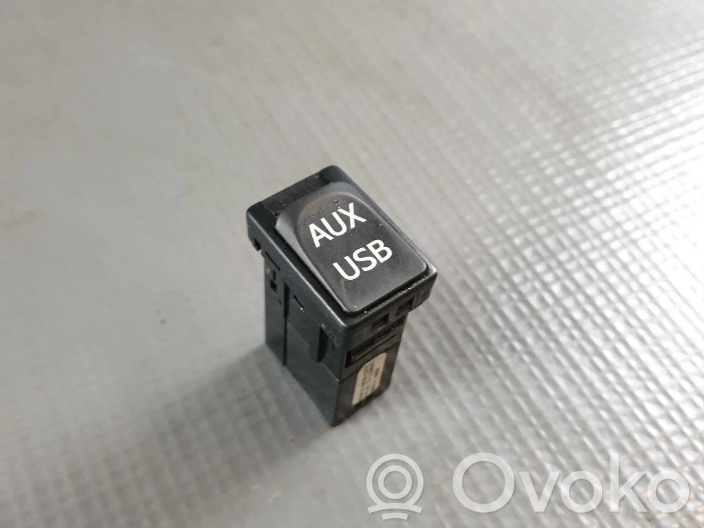 Toyota Avensis T270 USB-Anschluss 