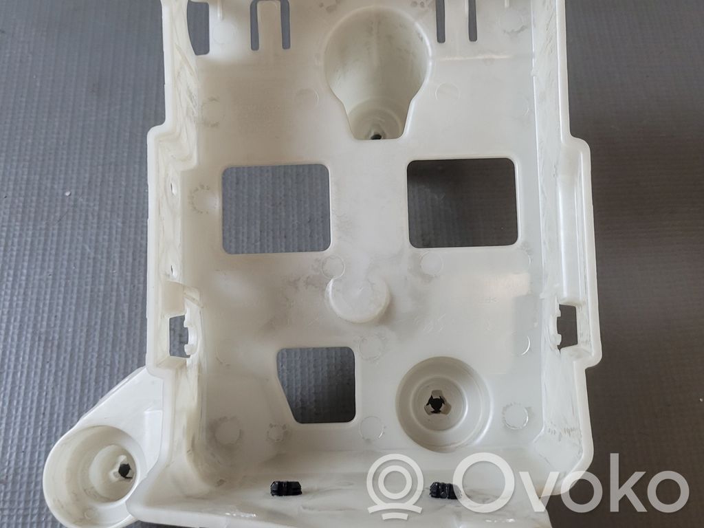 Peugeot 208 II Otros repuestos del interior 