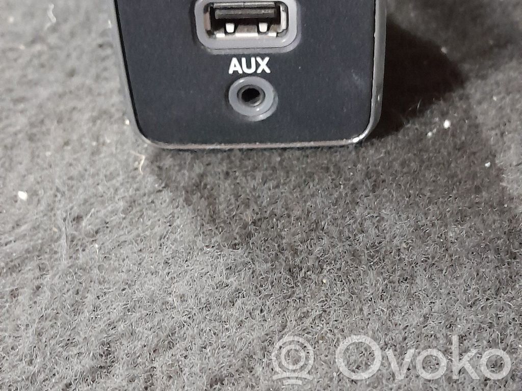 Jeep Cherokee USB socket connector 