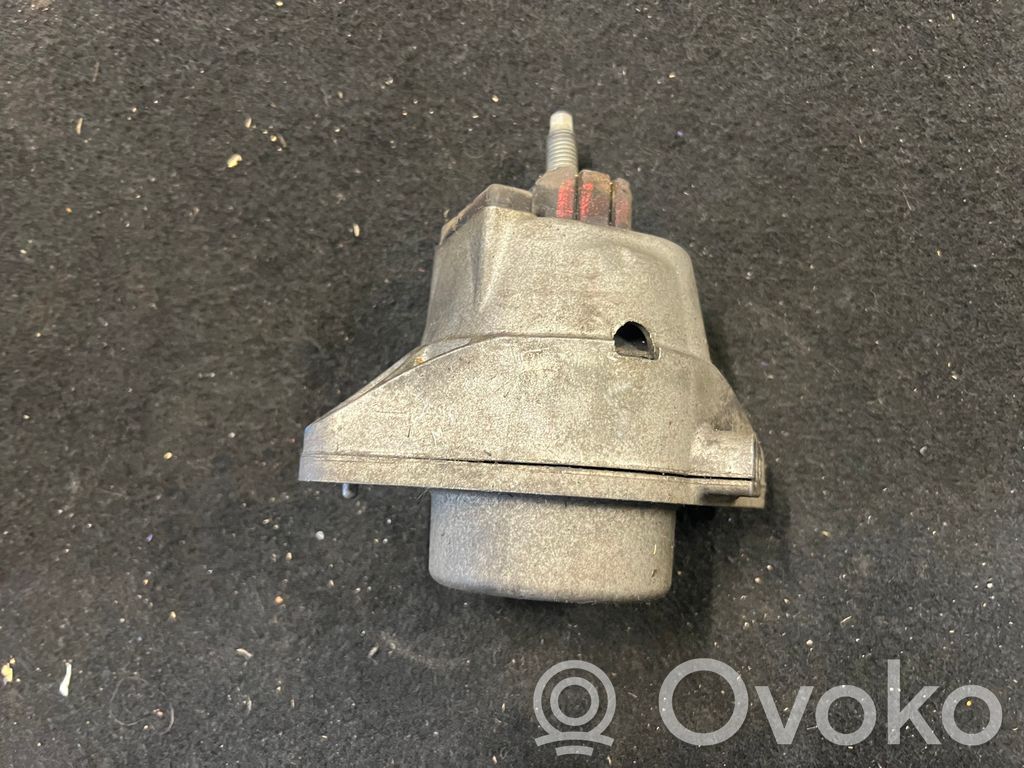 Chevrolet Camaro Engine mount bracket 