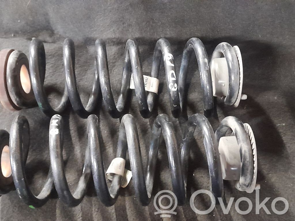 Jeep Cherokee KL Sprężyna tylna 