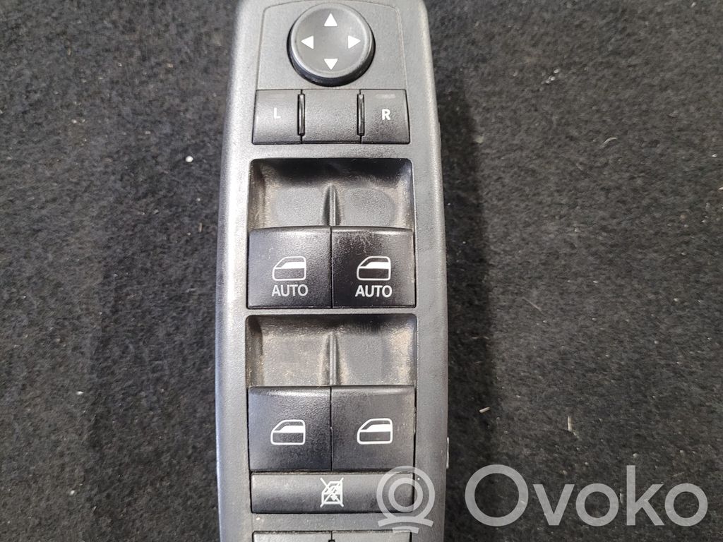 Jeep Cherokee Electric window control switch 