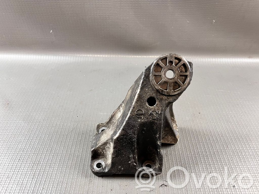 Audi SQ7 Engine mounting bracket 