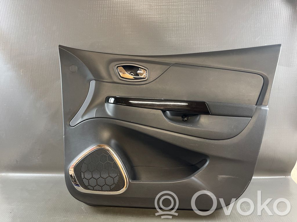 Renault Captur Etuoven verhoilu 