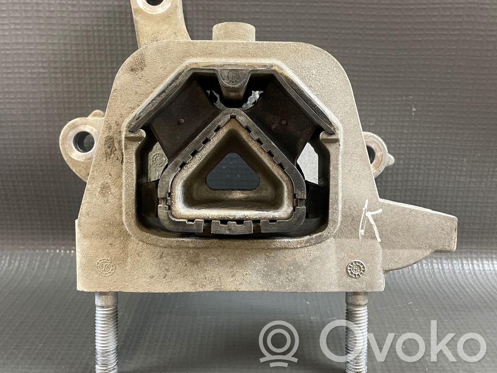 Peugeot 208 II Engine mount bracket 