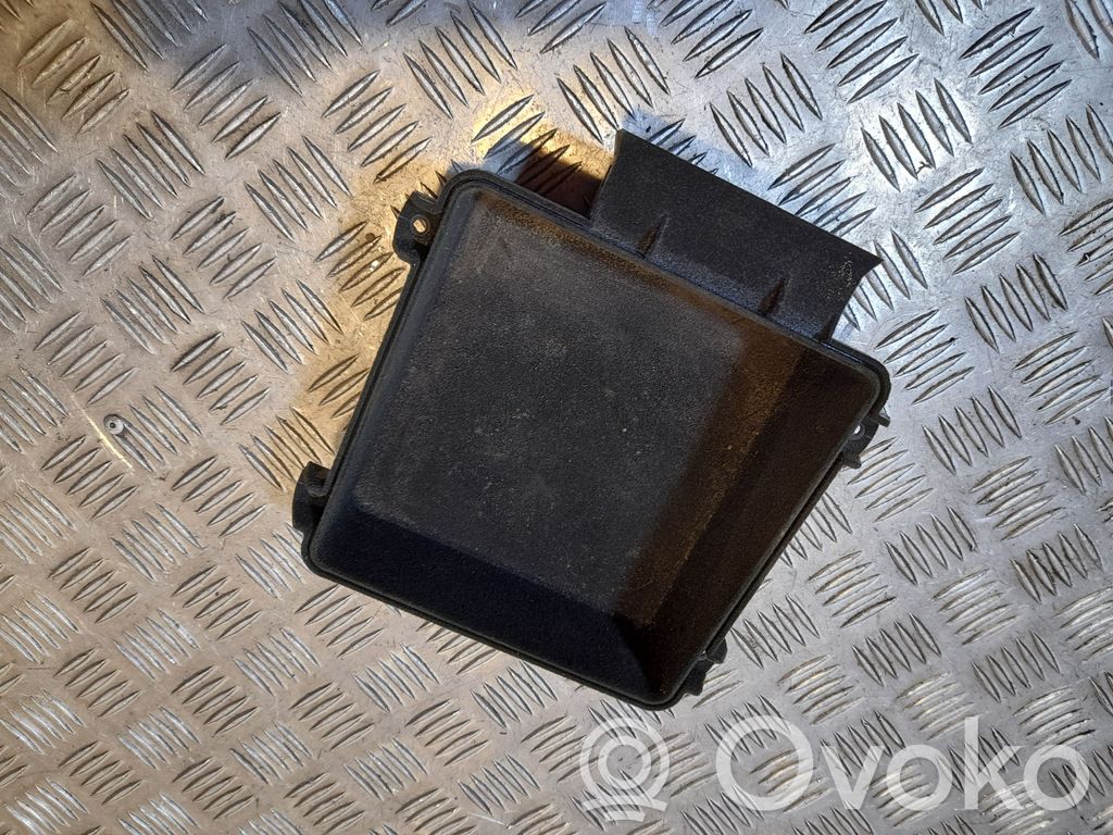 Audi Q7 4M Mantu nodalījums centrālā konsole 