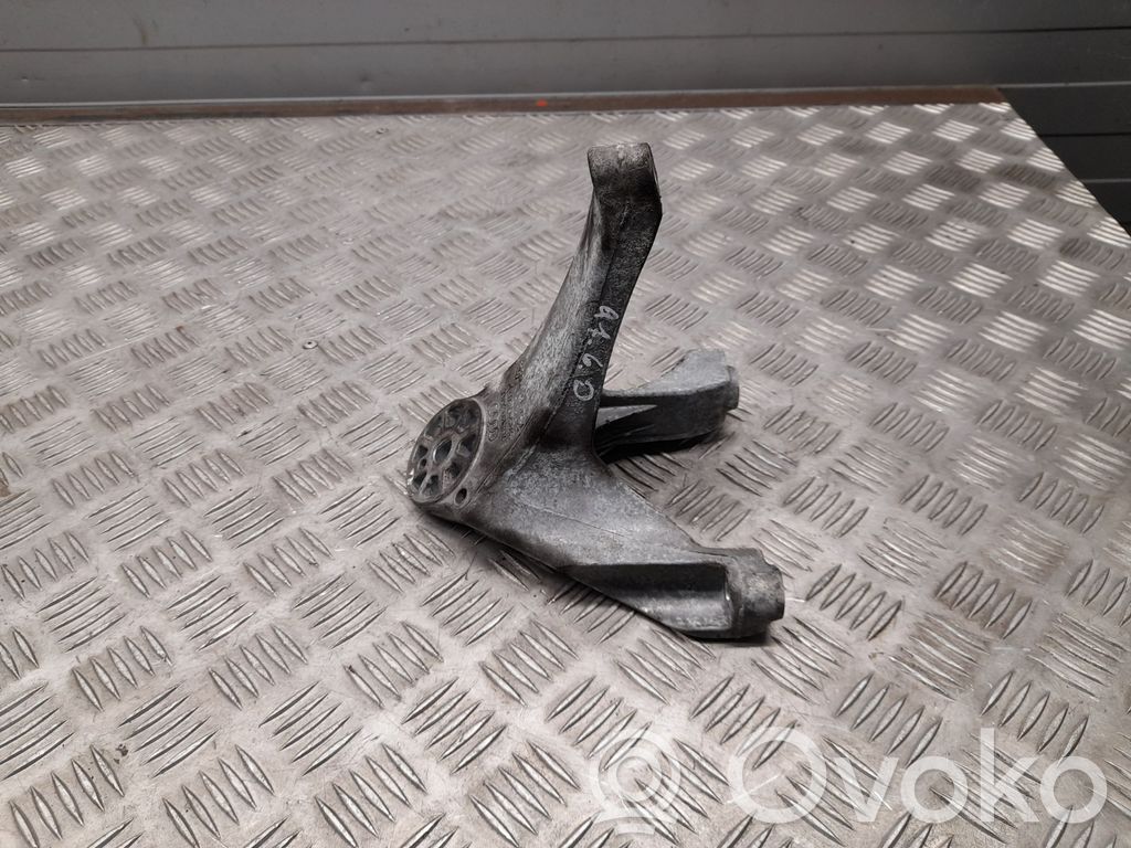 Audi Q7 4L Engine mounting bracket 