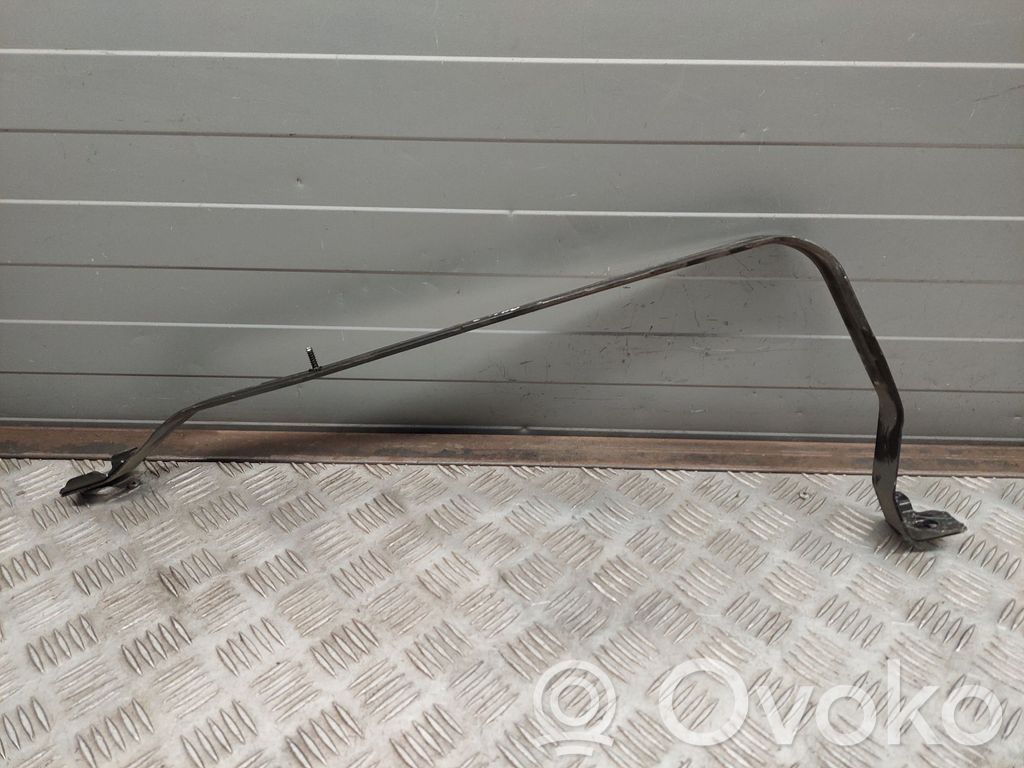 Polttoainesäiliön kannake   68229309AA