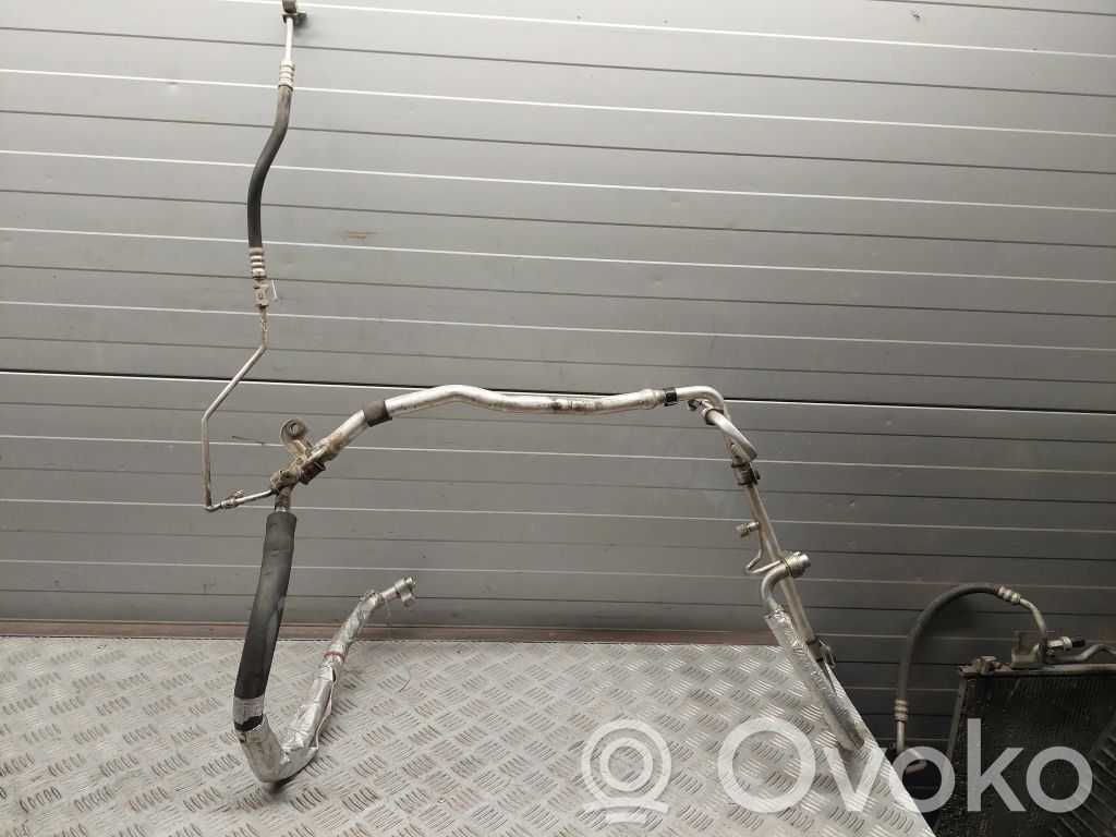 Ilmastointilaitteen putki (A/C)   68227750AD