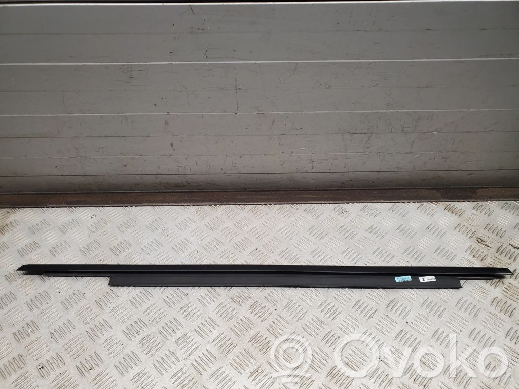 Listwa / Uszczelka szyby drzwi tylnych   8R0863764H,8R0853764H