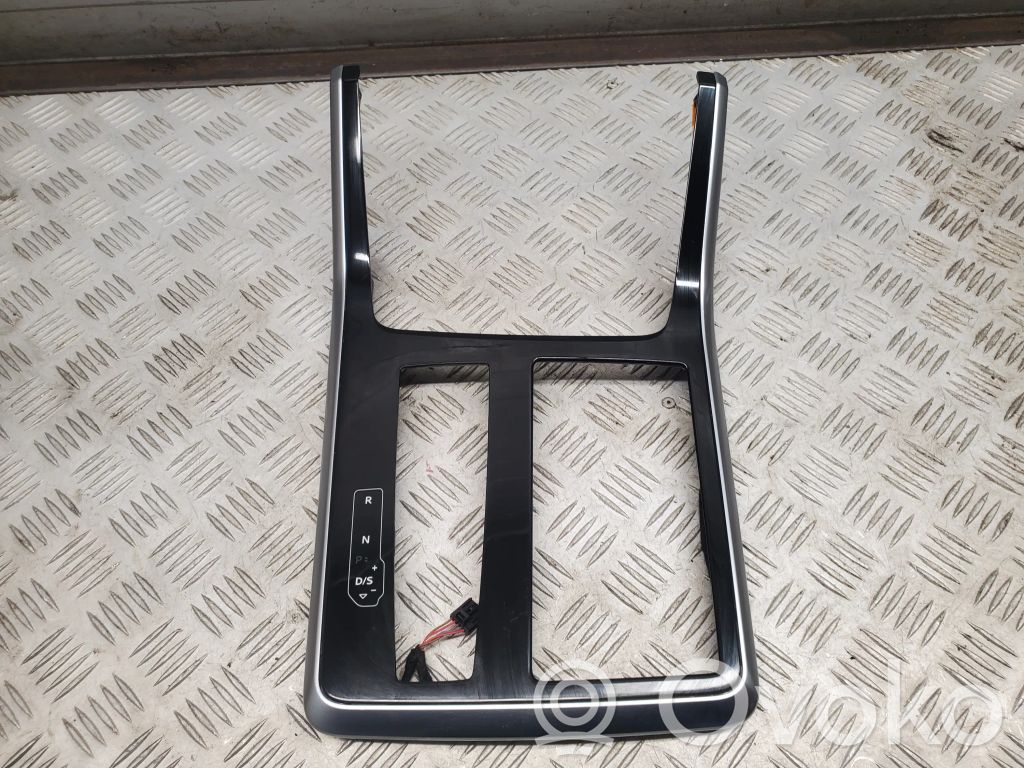 Audi Q8 Ramka drążka zmiany biegów 